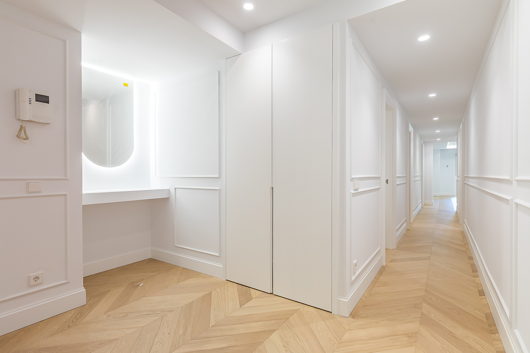  Flat with large terrace, balcony, parking, and storage room - 物件實景