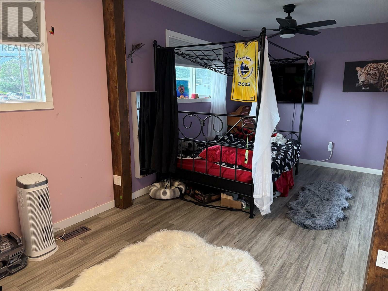 KAMLOOPS, British Columbia, V2H 1L4, CA, 4 Bedrooms Bedrooms, ,2 BathroomsBathrooms,Residential,For Sale,1874935
