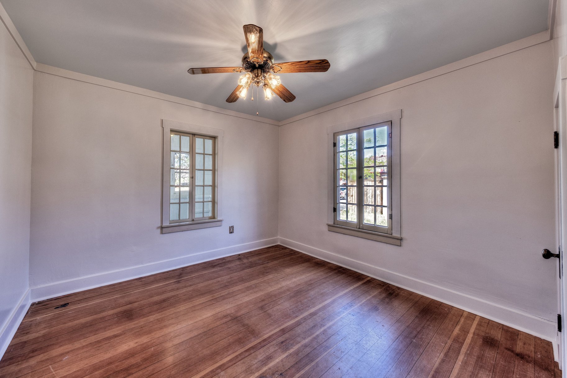  Charming Vintage Home Rich with Character and History - 物件實景