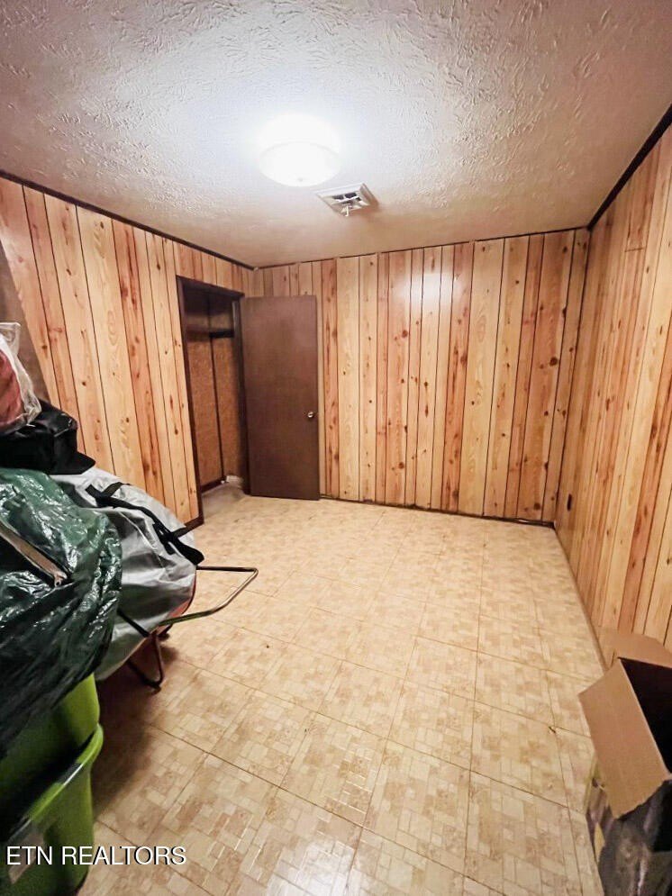 Deer Lodge, Tennessee, 37726, United States, 3 Bedrooms Bedrooms, ,2 BathroomsBathrooms,Residential,For Sale,2006458