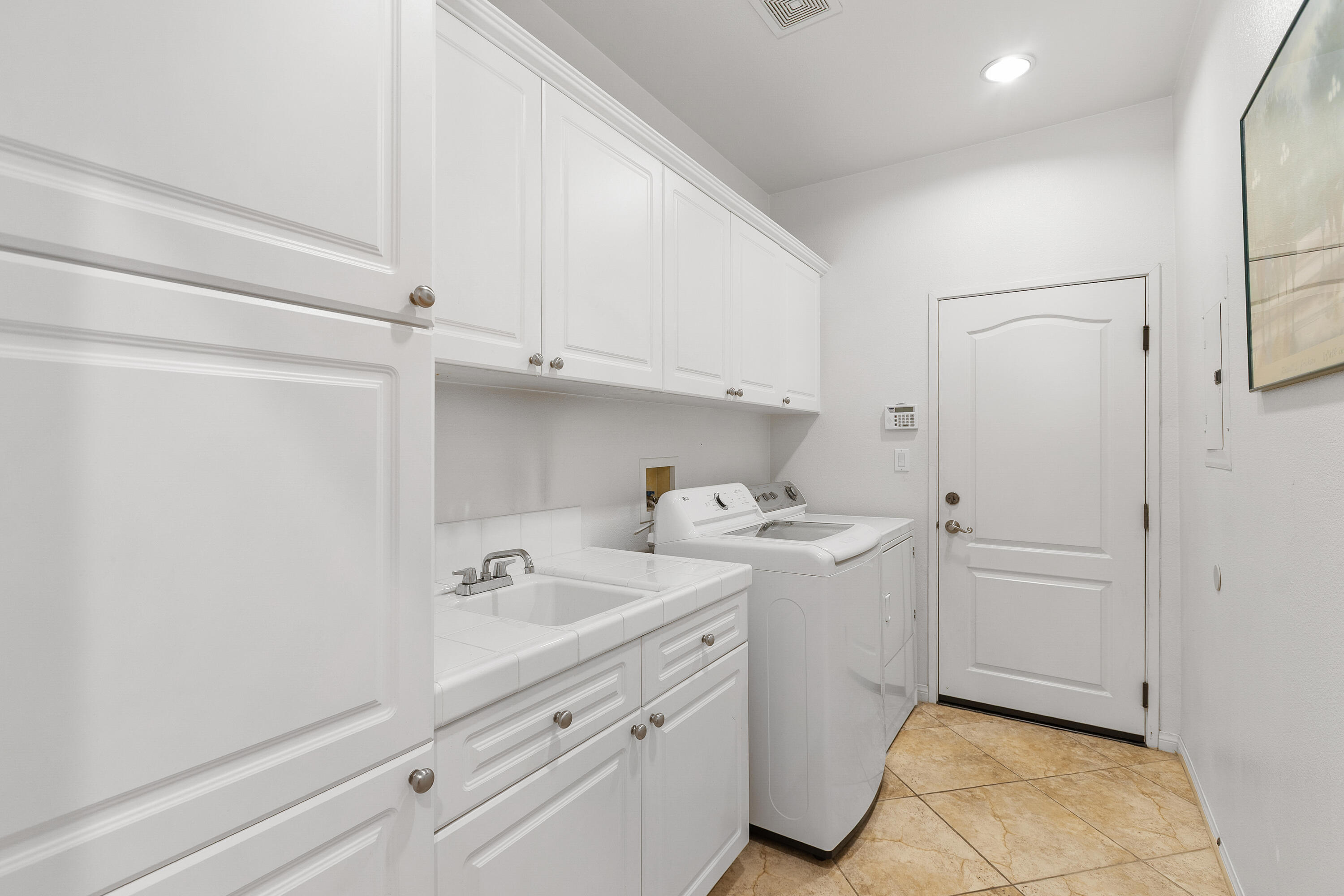 Palm Desert, California, 92260, United States, 2 Bedrooms Bedrooms, ,2 BathroomsBathrooms,Residential,For Sale,1891148