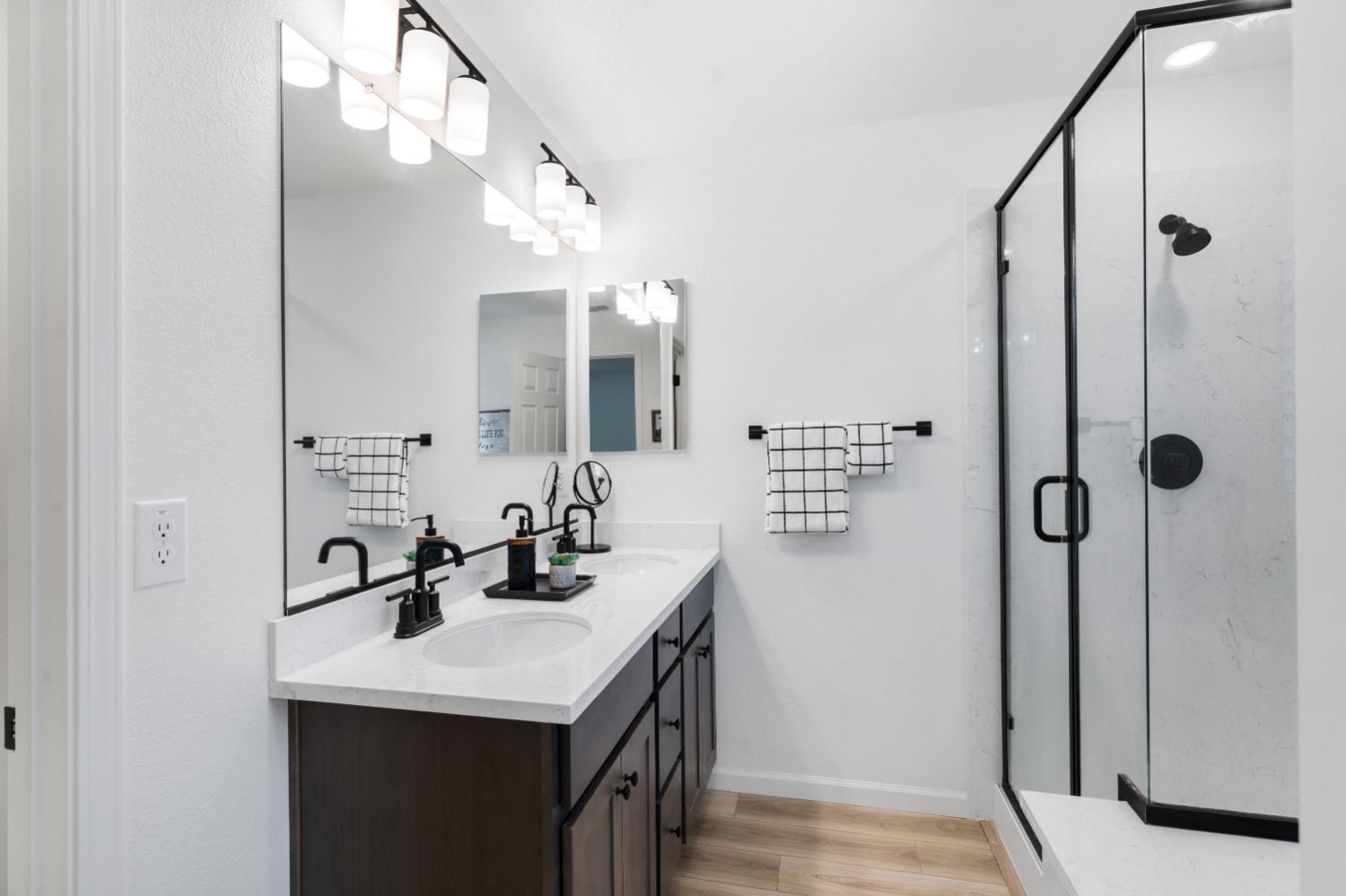 Folsom, California, 95630, United States, 5 Bedrooms Bedrooms, ,3 BathroomsBathrooms,Residential,For Sale,1997152