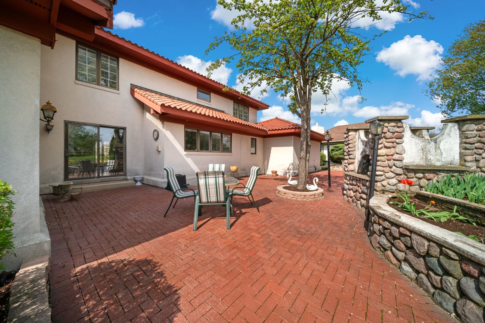 Oak Brook, Illinois, 60523, United States, 5 Bedrooms Bedrooms, ,6 BathroomsBathrooms,Residential,For Sale,1796873