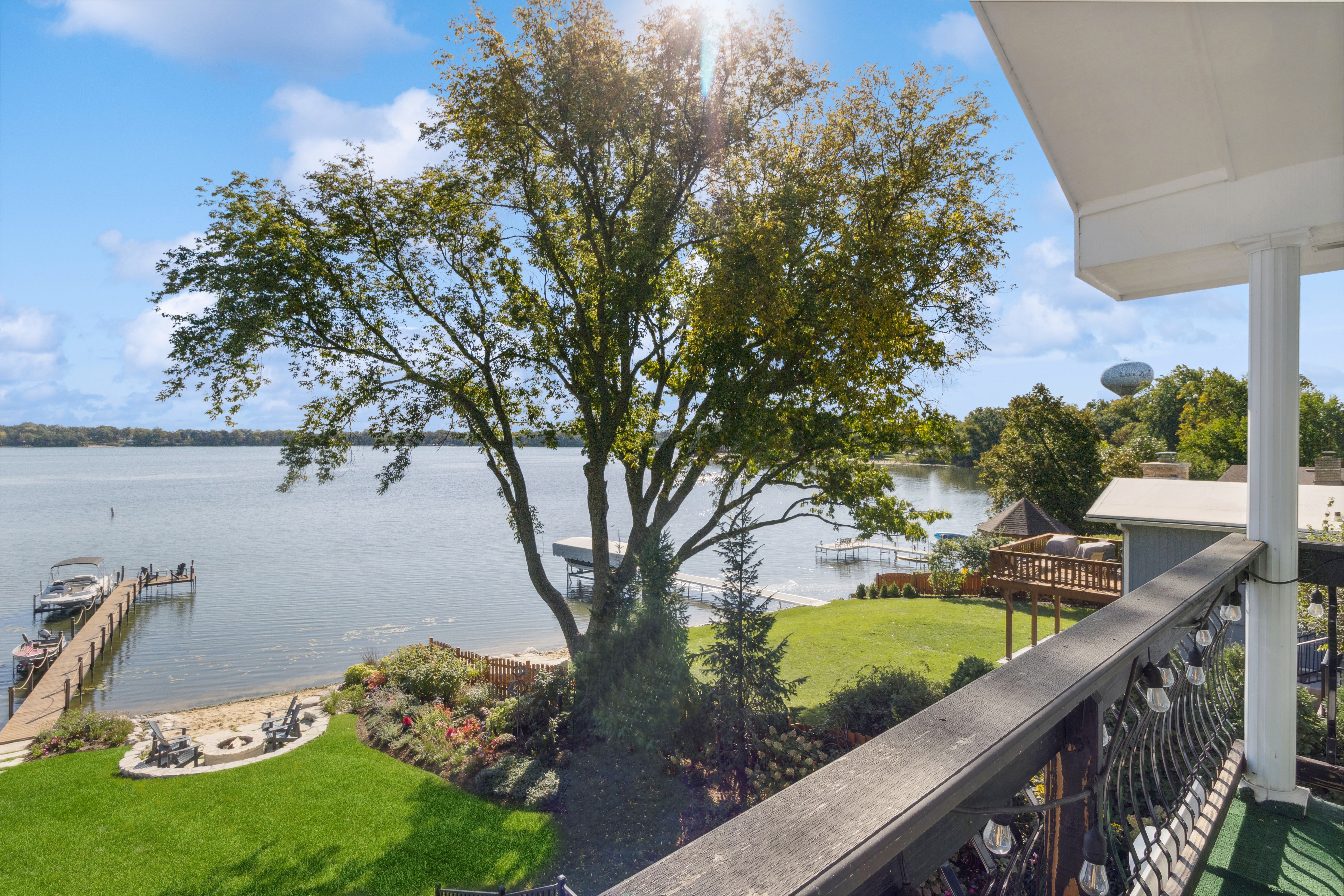  Experience the Uultimate Lakefront Lifestyle in this Legacy Home - 物件實景