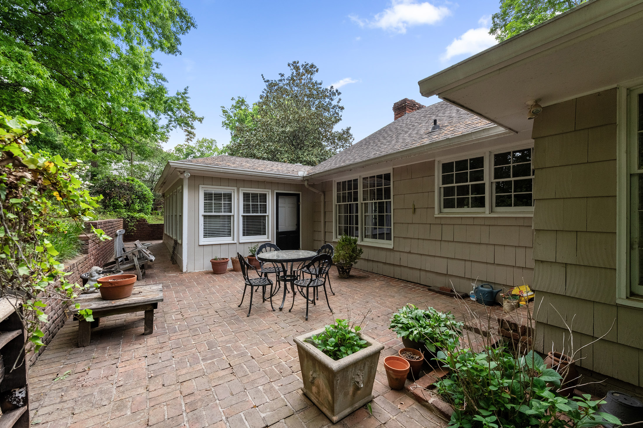  Beautiful Flat 1+/- Acre Corner Lot in Sandy Springs - 物件實景