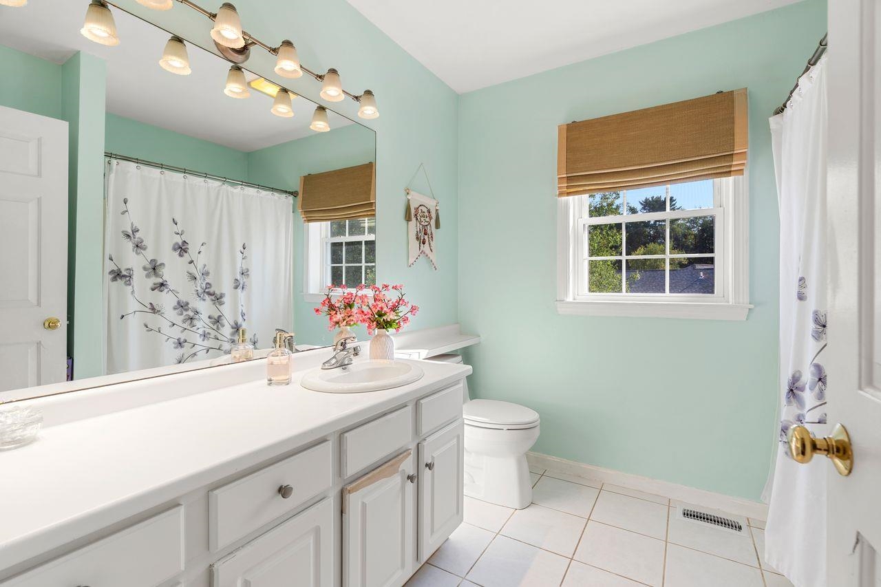 Exeter, New Hampshire, 03833, United States, 3 Bedrooms Bedrooms, ,2 BathroomsBathrooms,Residential,For Sale,1947077