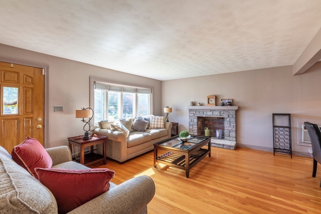 Waltham, Massachusetts, 02451, United States, 3 Bedrooms Bedrooms, ,2 BathroomsBathrooms,Residential,For Sale,1937304