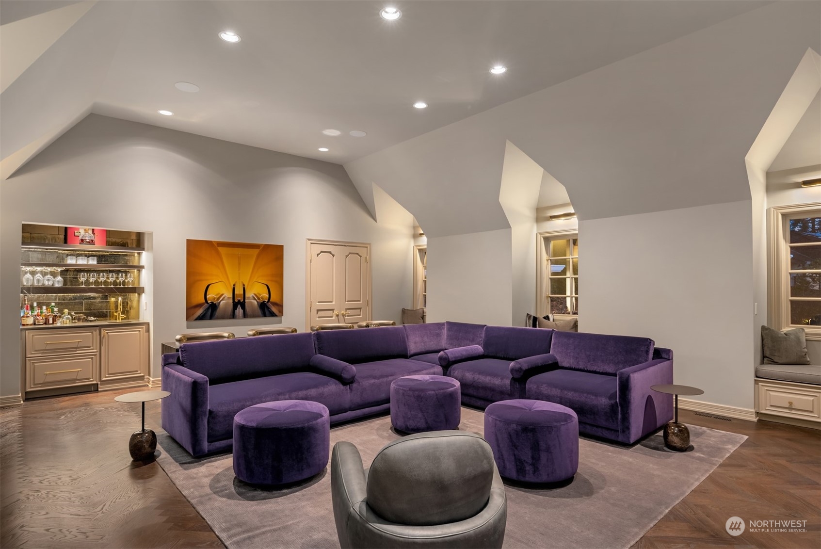 Clyde Hill, Washington, 98004, United States, 5 Bedrooms Bedrooms, ,4 BathroomsBathrooms,Residential,For Sale,1684635