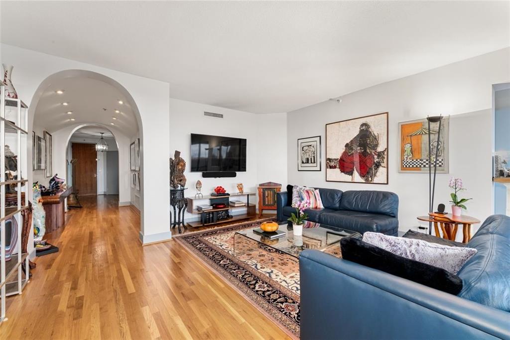 Atlanta, Georgia, 30305, United States, 2 Bedrooms Bedrooms, ,2 BathroomsBathrooms,Residential,For Sale,2002175