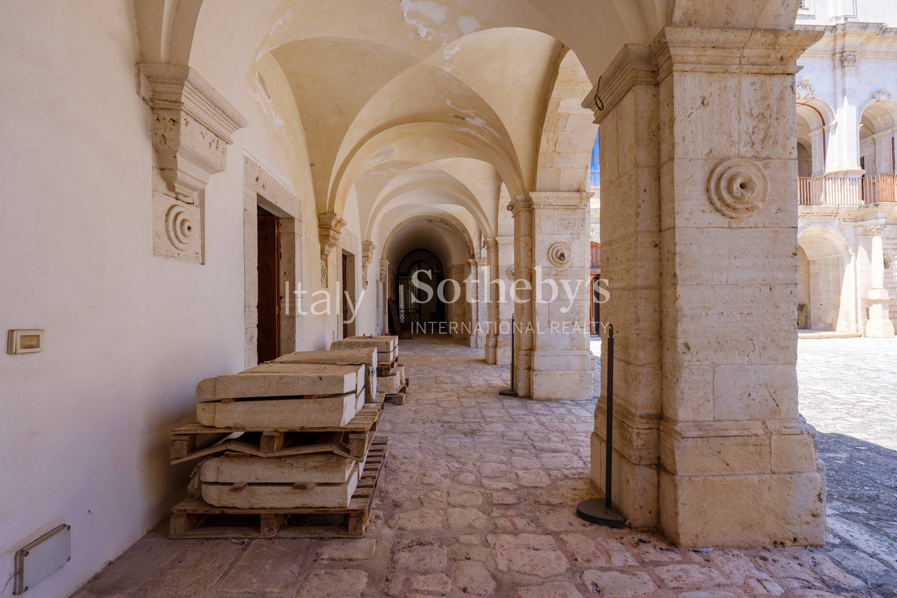  Baroque castle with gardens in ancient village - 物件實景