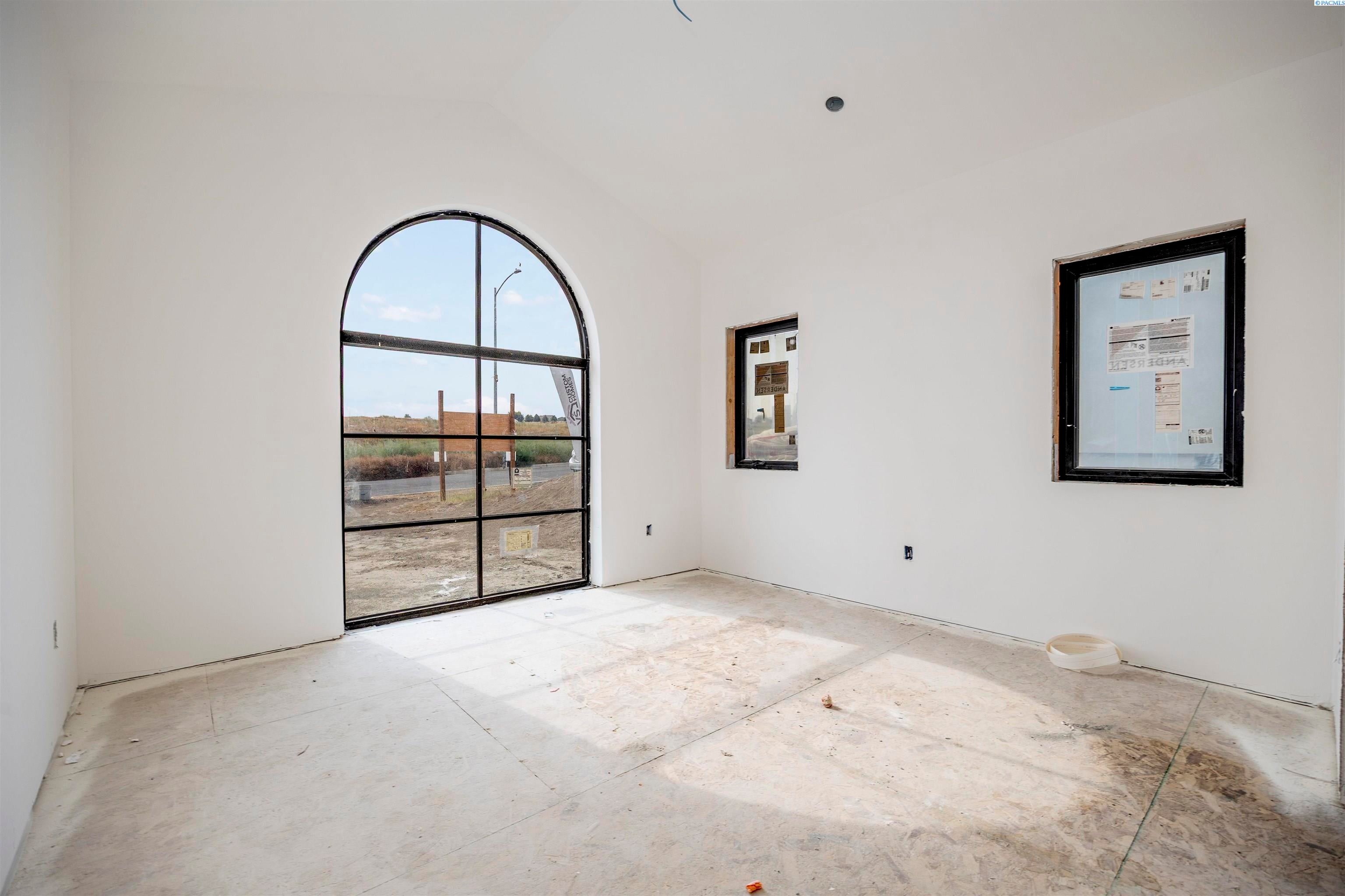 Richland, Washington, 99352, United States, 4 Bedrooms Bedrooms, ,4 BathroomsBathrooms,Residential,For Sale,1880511