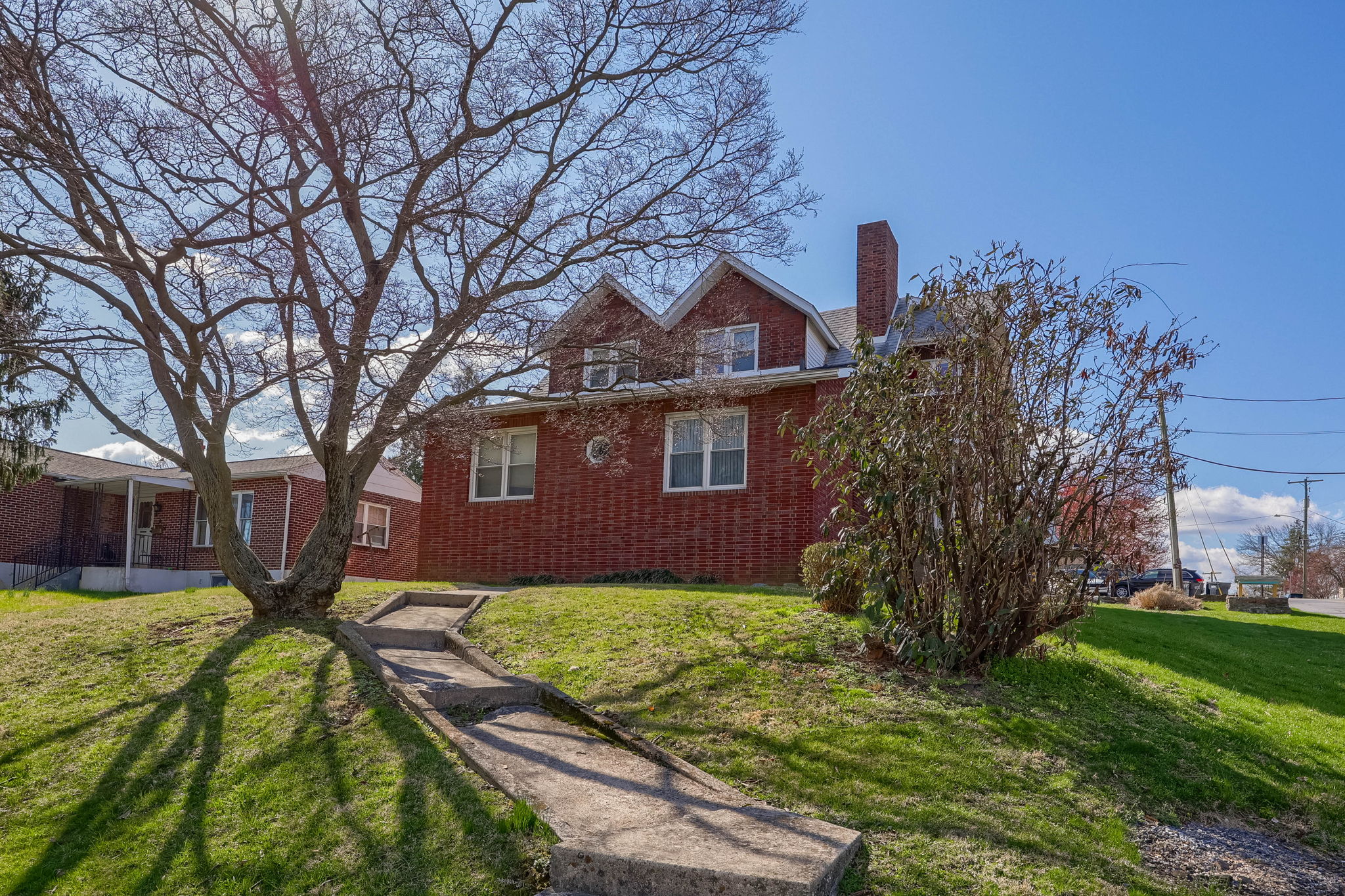  1694,1696,1698 Columbia Ave - 物件實景