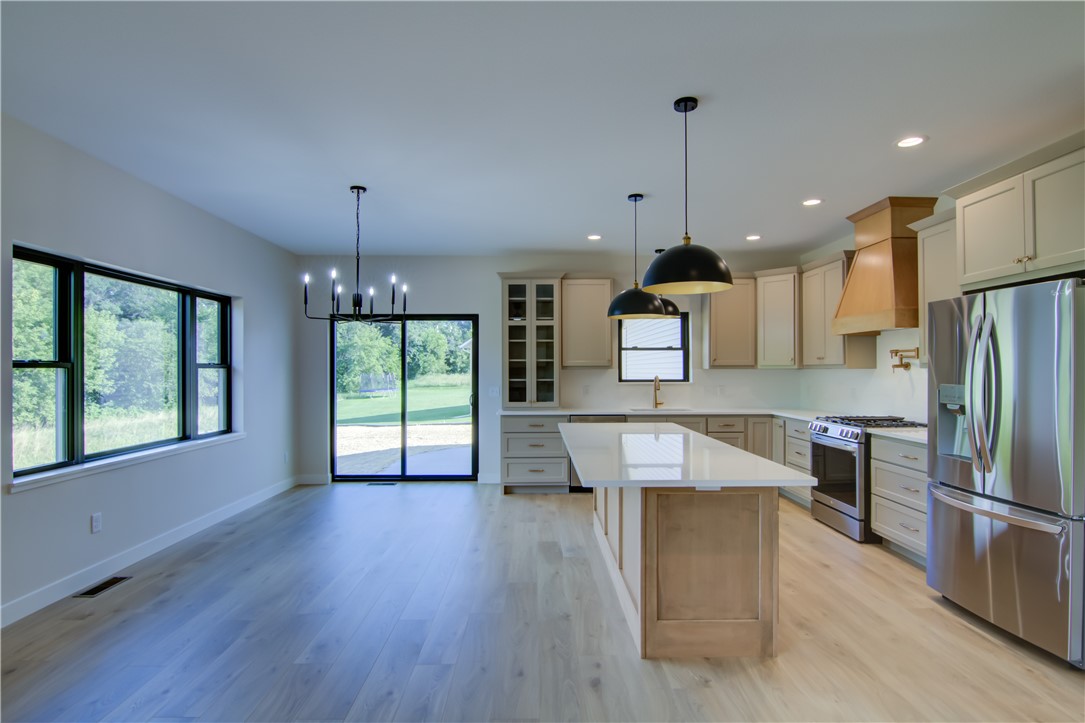 Eau Claire, Wisconsin, 54701, United States, 3 Bedrooms Bedrooms, ,2 BathroomsBathrooms,Residential,For Sale,1984514