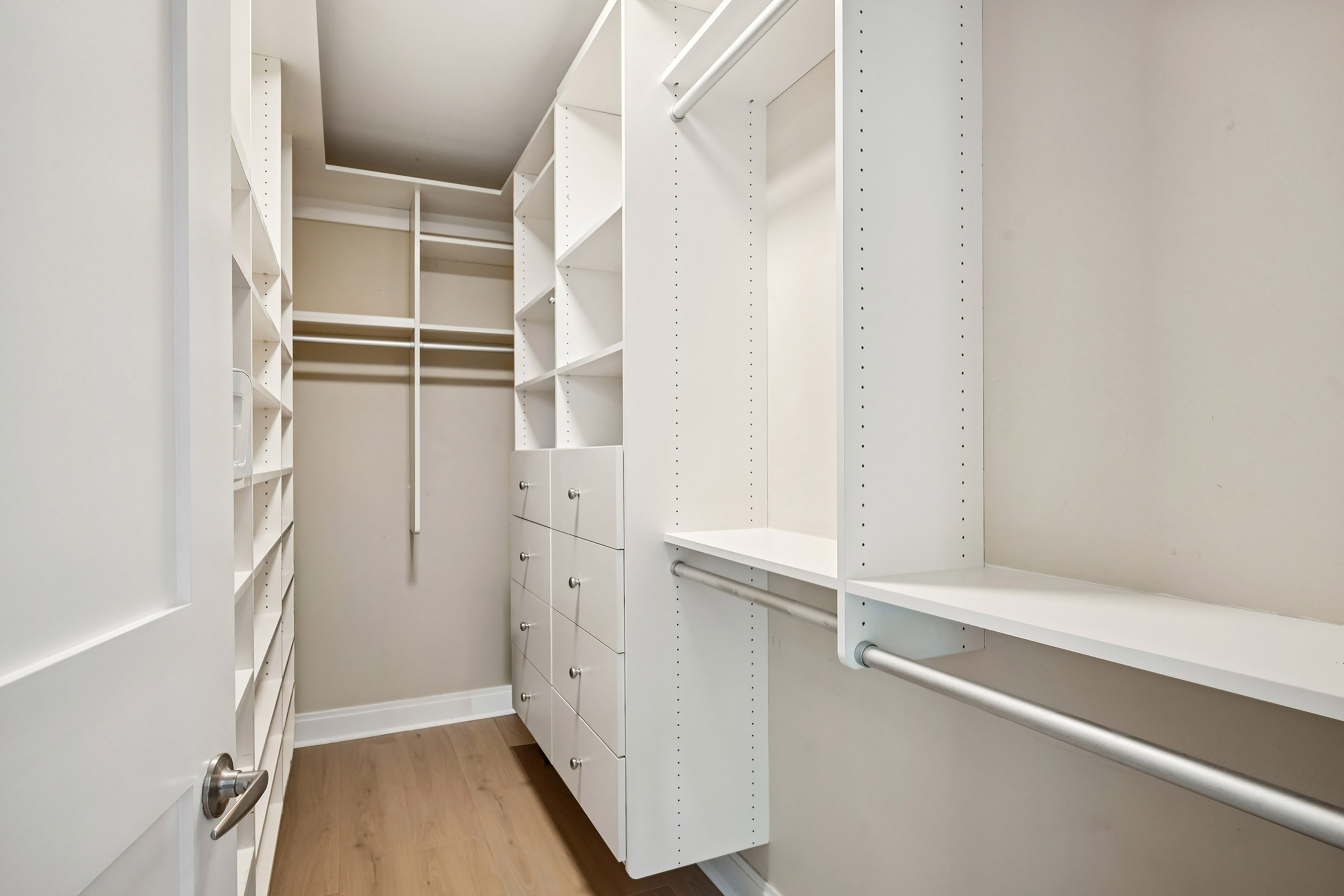  Large One Bedroom Condo in Fantastic Midtown Location - 物件實景