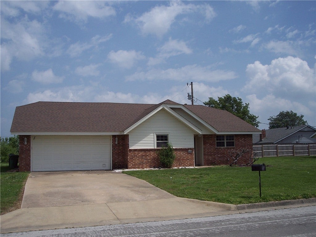 Heritage Cir, Rogers, AR 72758 #1