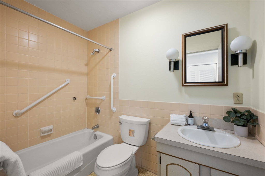 Concord, Massachusetts, 01742, United States, 2 Bedrooms Bedrooms, ,2 BathroomsBathrooms,Residential,For Sale,2000967