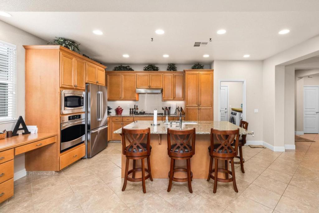 Oakdale, California, 95361, United States, 4 Bedrooms Bedrooms, ,2 BathroomsBathrooms,Residential,For Sale,1981612