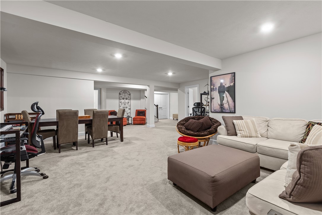 Robinson Twp, Pennsylvania, 15136, United States, 5 Bedrooms Bedrooms, ,4 BathroomsBathrooms,Residential,For Sale,1906122
