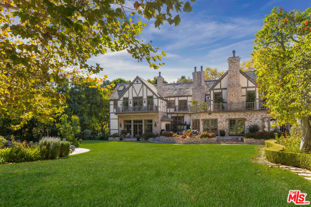 Beverly Hills, California, 90210, United States, 7 Bedrooms Bedrooms, ,9 BathroomsBathrooms,Residential,For Sale,1933482