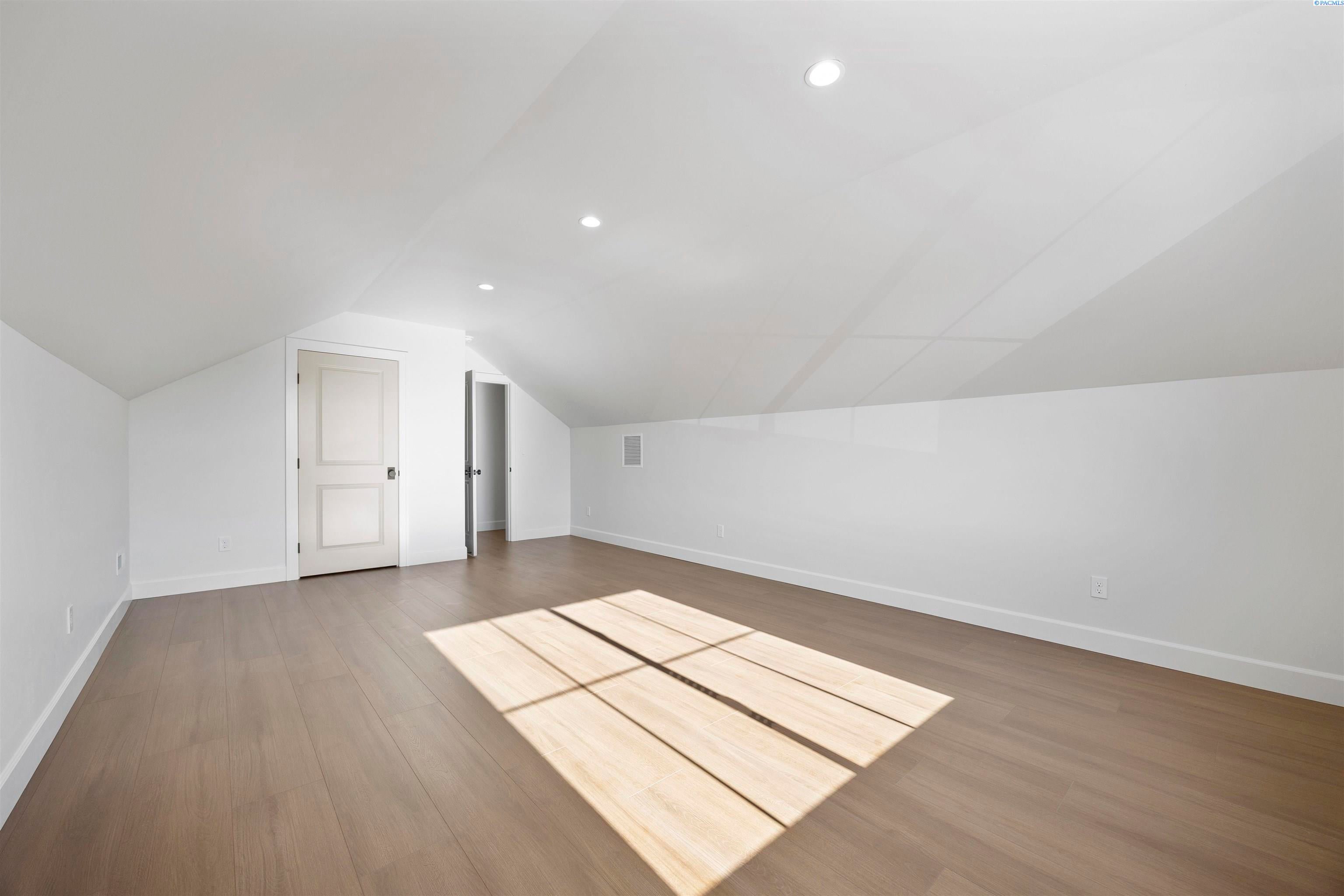 Richland, Washington, 99352, United States, 4 Bedrooms Bedrooms, ,3 BathroomsBathrooms,Residential,For Sale,2048138