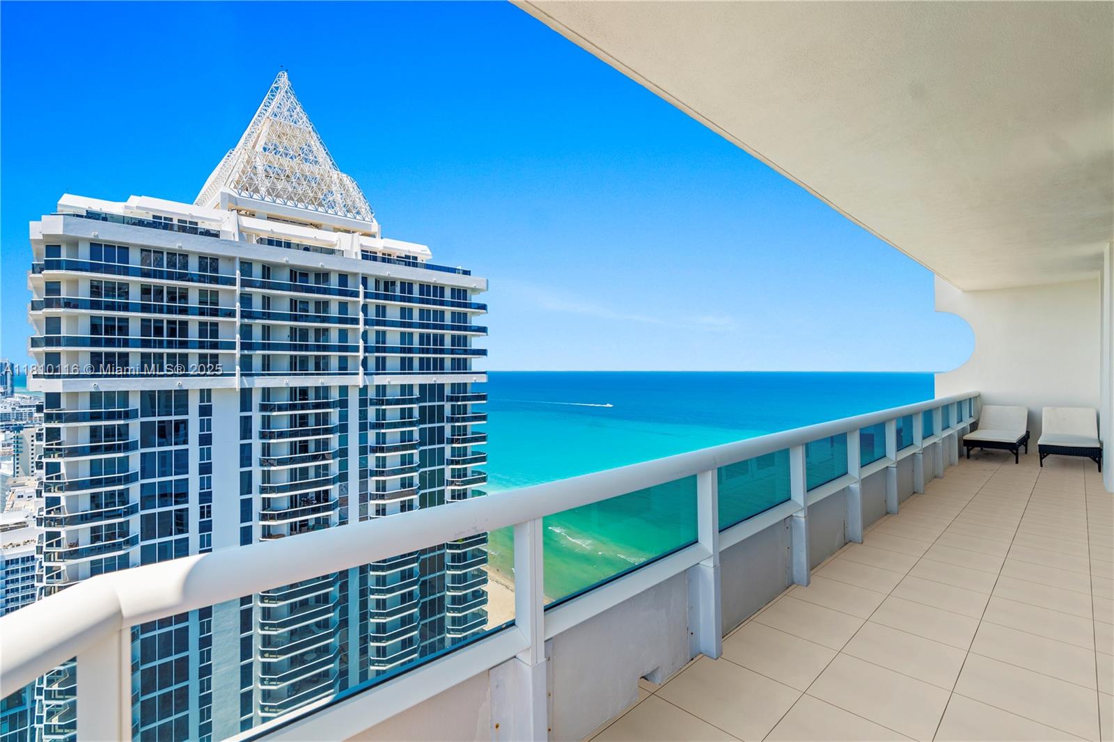 Miami Beach, Florida, 33140, United States, 2 Bedrooms Bedrooms, ,2 BathroomsBathrooms,Residential,For Sale,1838386