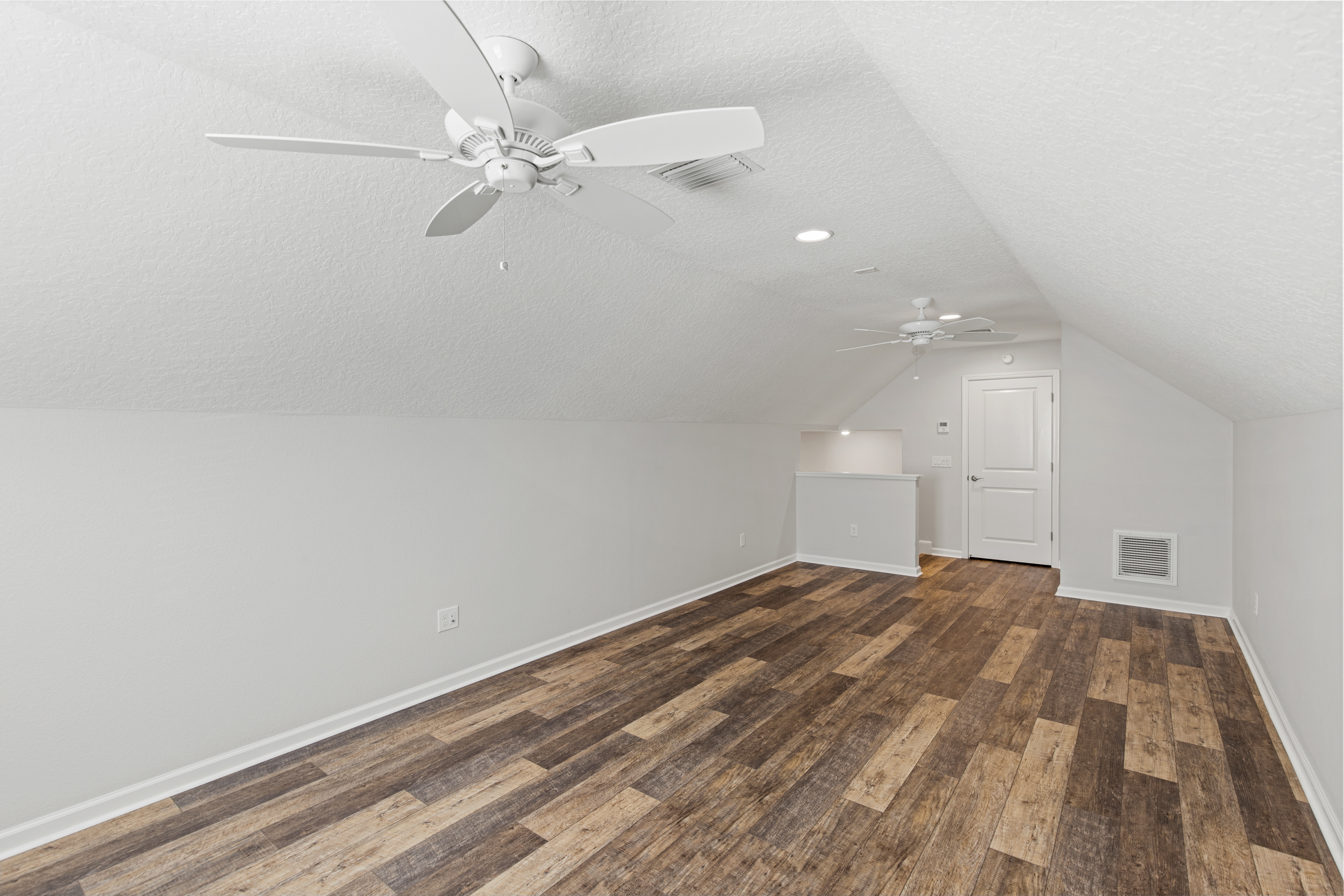 Oxford, Florida, 34484, United States, 3 Bedrooms Bedrooms, ,2 BathroomsBathrooms,Residential,For Sale,1989901