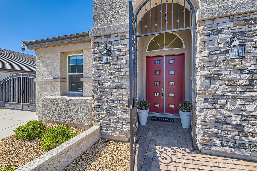 Henderson, Nevada, 89015, United States, 6 Bedrooms Bedrooms, ,1 BathroomBathrooms,Residential,For Sale,1986508