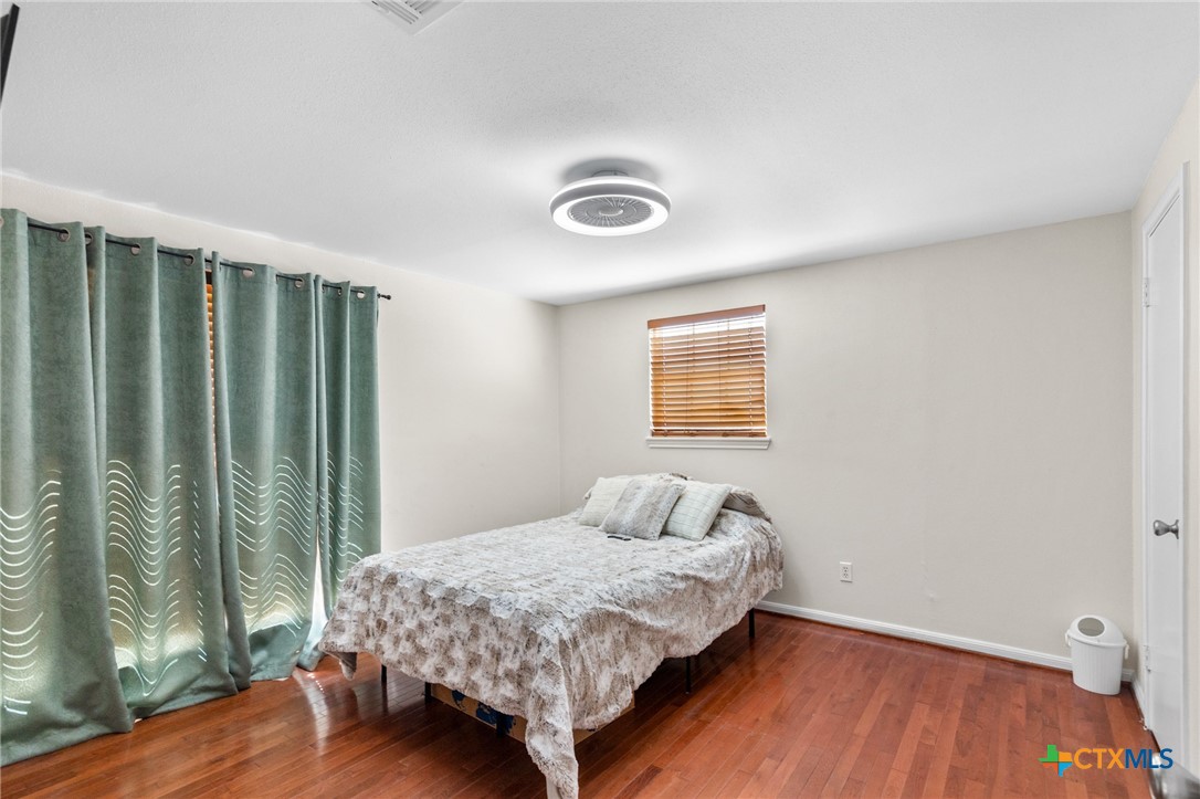 Hallettsville, Texas, 77964, United States, 4 Bedrooms Bedrooms, ,3 BathroomsBathrooms,Residential,For Sale,1988312