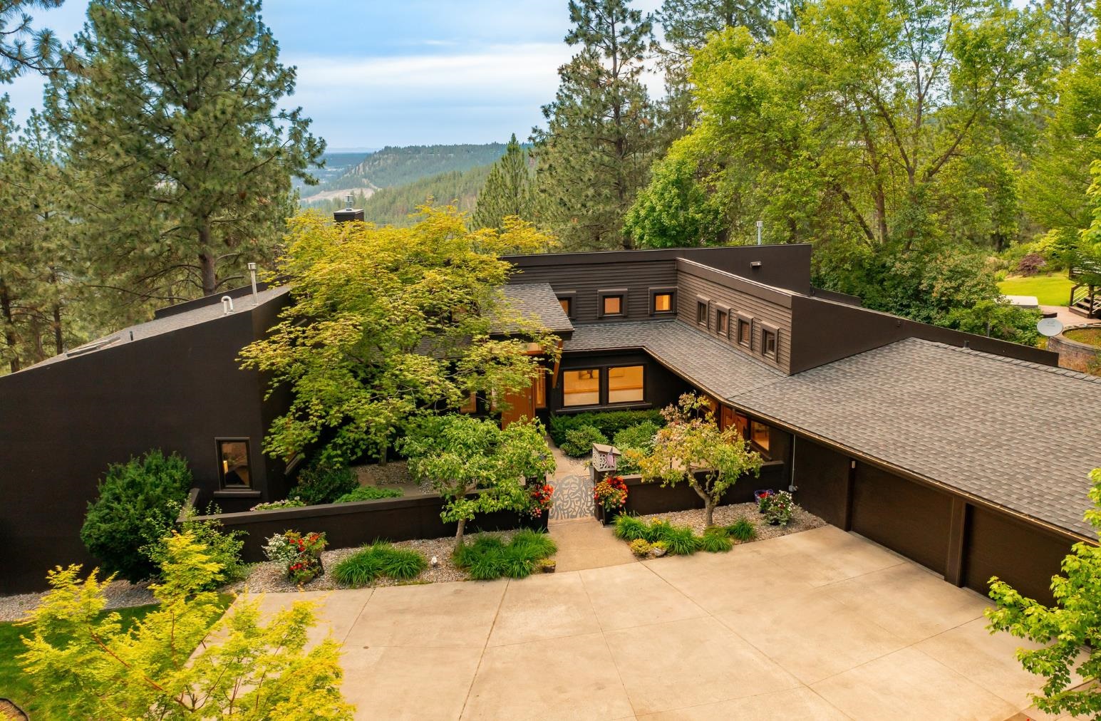 Spokane, Washington, 99223, United States, 4 Bedrooms Bedrooms, ,4 BathroomsBathrooms,Residential,For Sale,1960741