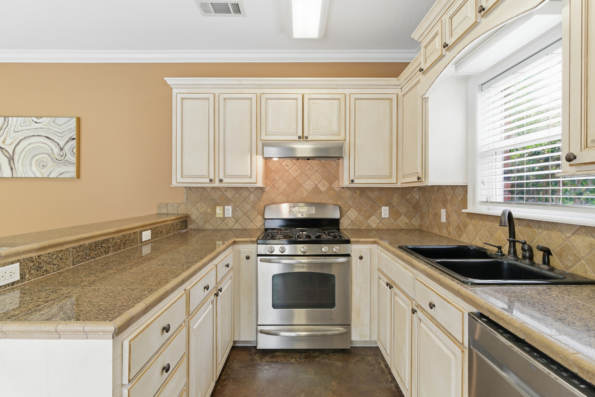 Hattiesburg, Mississippi, 39402, United States, 5 Bedrooms Bedrooms, ,7 BathroomsBathrooms,Residential,For Sale,2005414