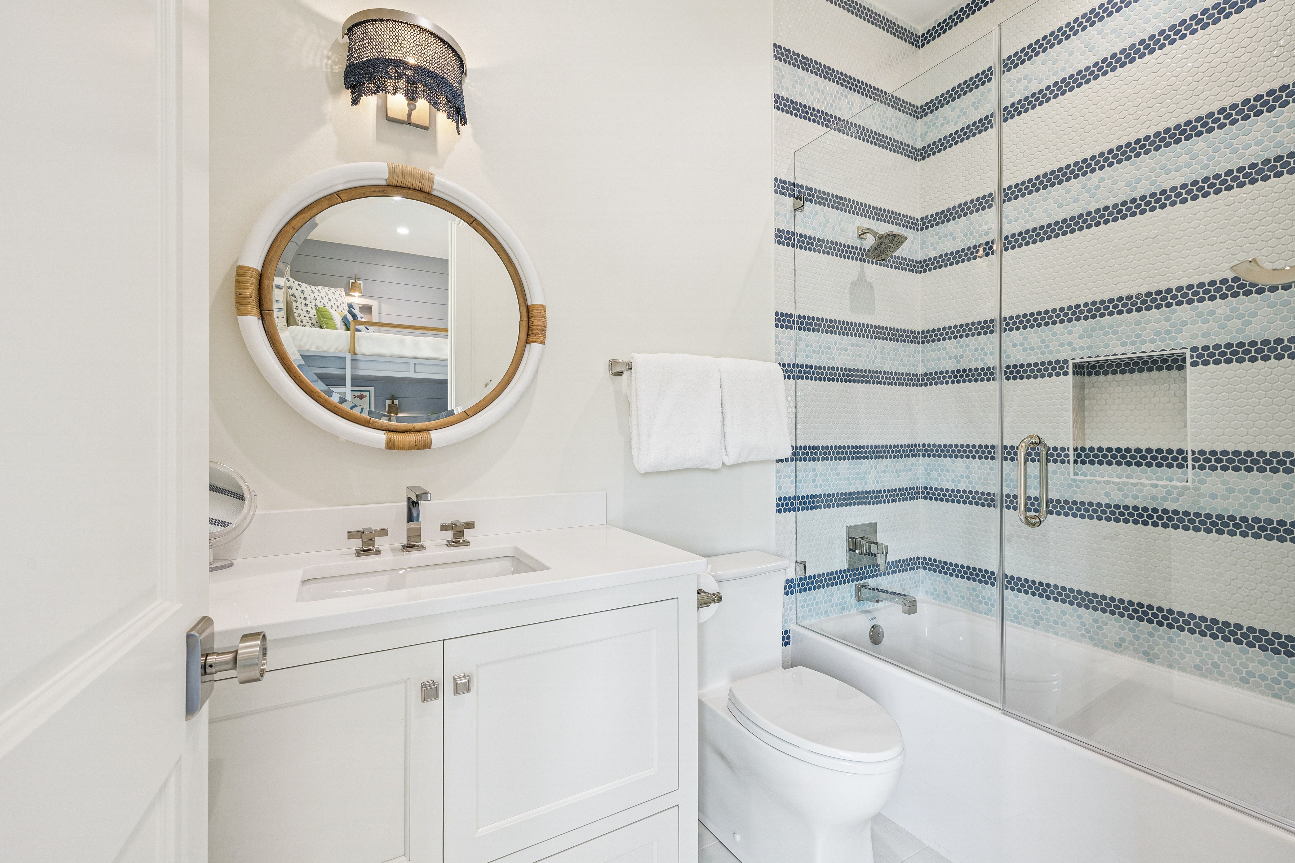  Refined Coastal Residence With Designer Interiors And Exceptional Craftsmanship - 物件實景