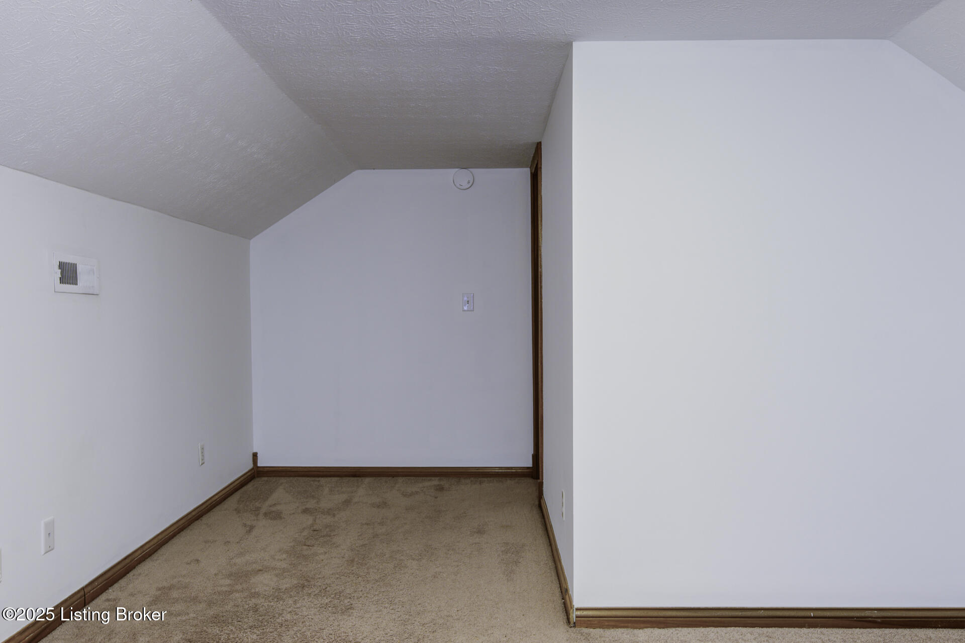 Bloomfield, Kentucky, 40008, United States, 3 Bedrooms Bedrooms, ,3 BathroomsBathrooms,Residential,For Sale,1968876