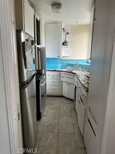 South Gate, California, 90280, United States, 4 Bedrooms Bedrooms, ,Residential,For Sale,1986153