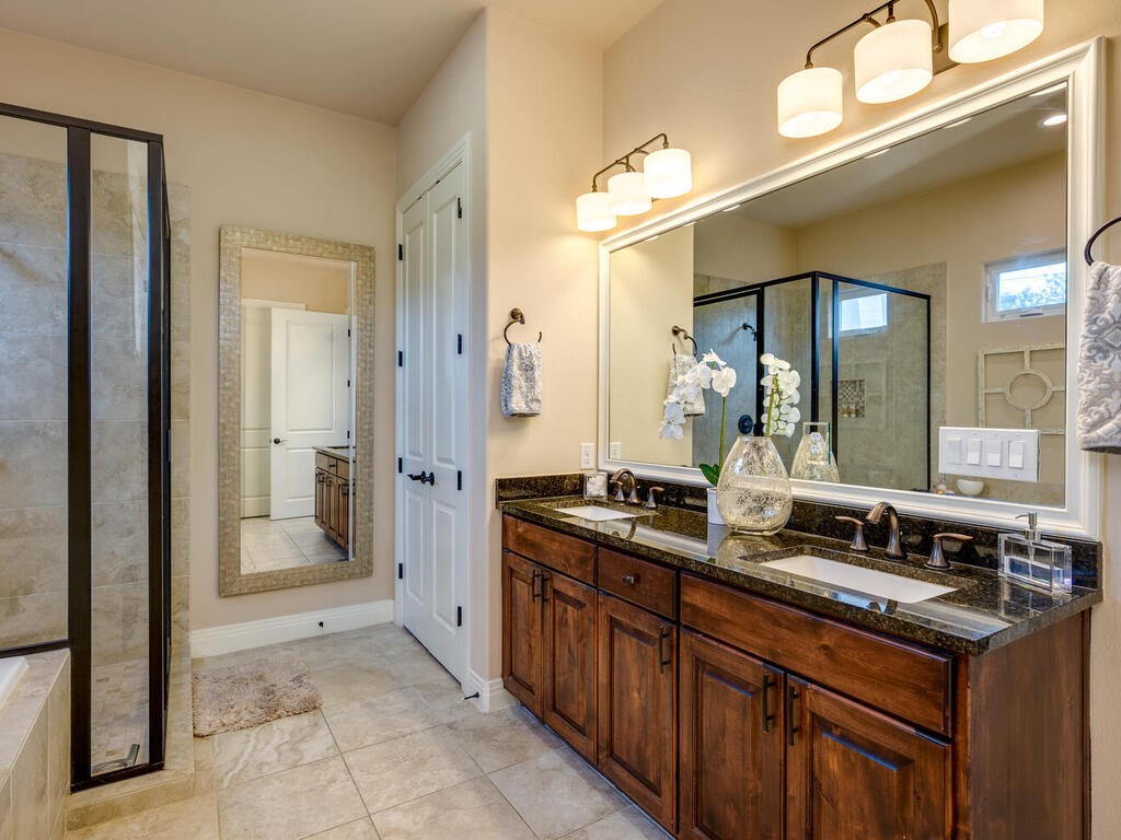 Austin, Texas, 78732, United States, 2 Bedrooms Bedrooms, ,2 BathroomsBathrooms,Residential,For Sale,1849026