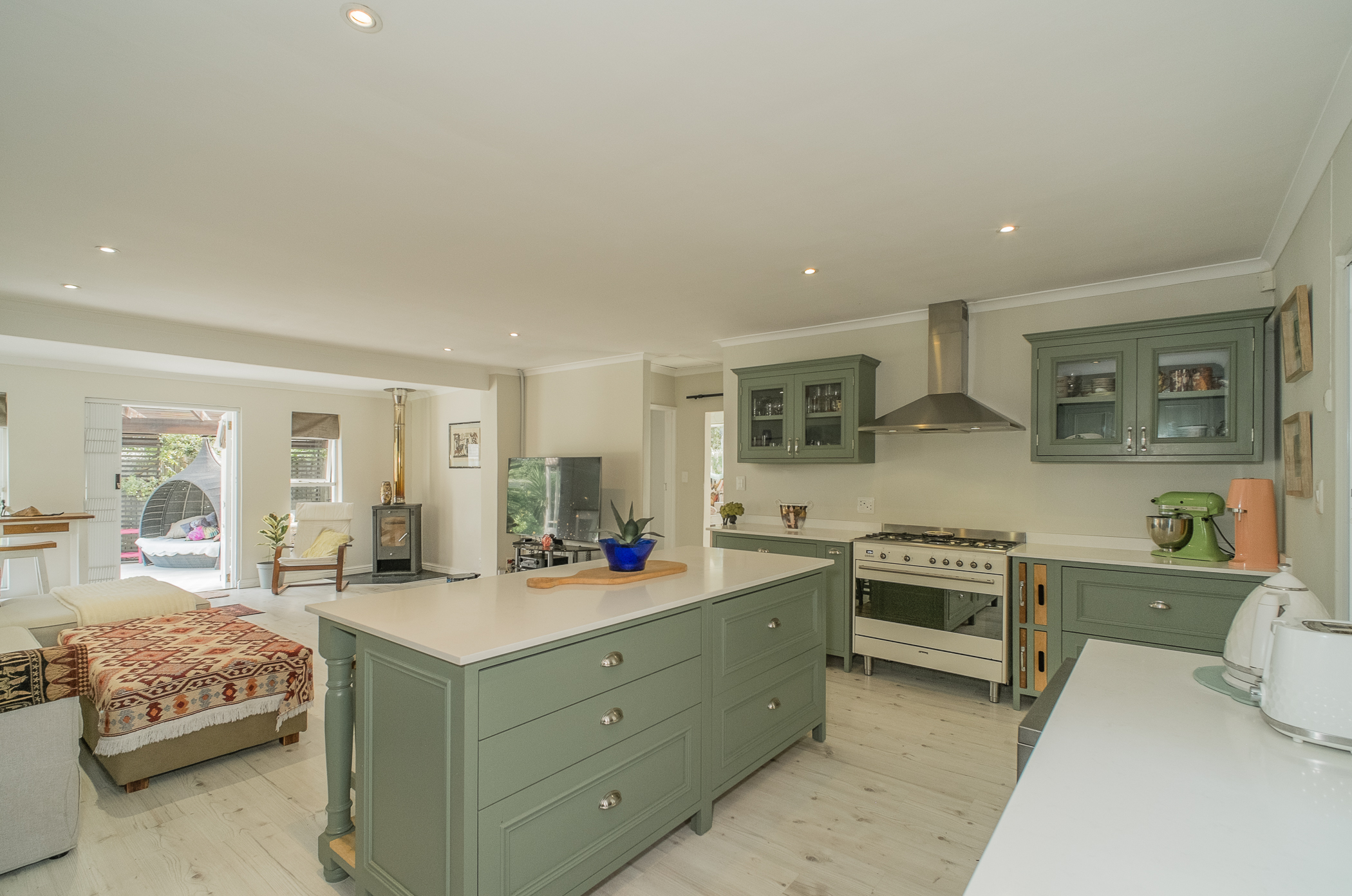  COASTAL LIVING IN THE HEART OF IMHOFF
