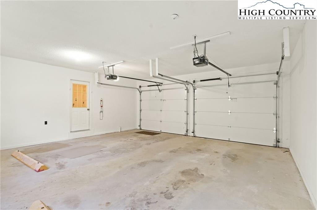 Banner Elk, North Carolina, 28604, United States, 2 Bedrooms Bedrooms, ,2 BathroomsBathrooms,Residential,For Sale,1977010