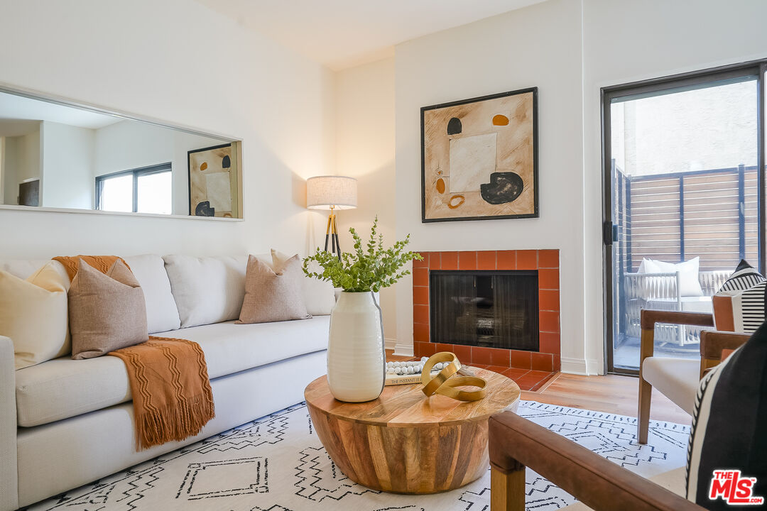 Los Angeles, California, 90025, United States, 2 Bedrooms Bedrooms, ,3 BathroomsBathrooms,Residential,For Sale,1940642