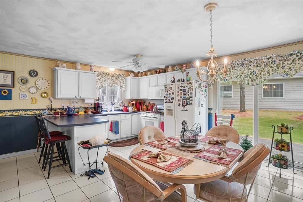 Tewksbury, Massachusetts, 01876, United States, 2 Bedrooms Bedrooms, ,2 BathroomsBathrooms,Residential,For Sale,2048183