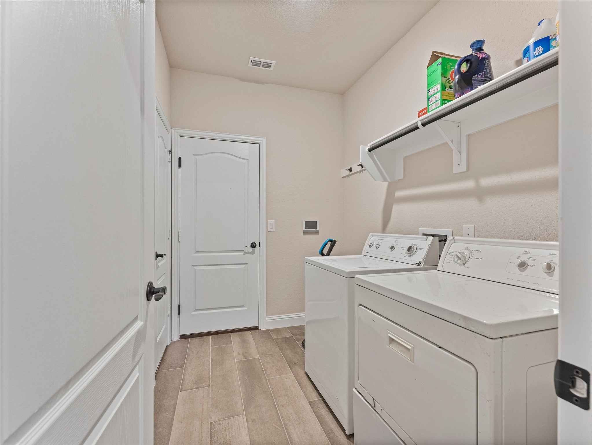 Waxahachie, Texas, 75165, United States, 5 Bedrooms Bedrooms, ,4 BathroomsBathrooms,Residential,For Sale,1989911