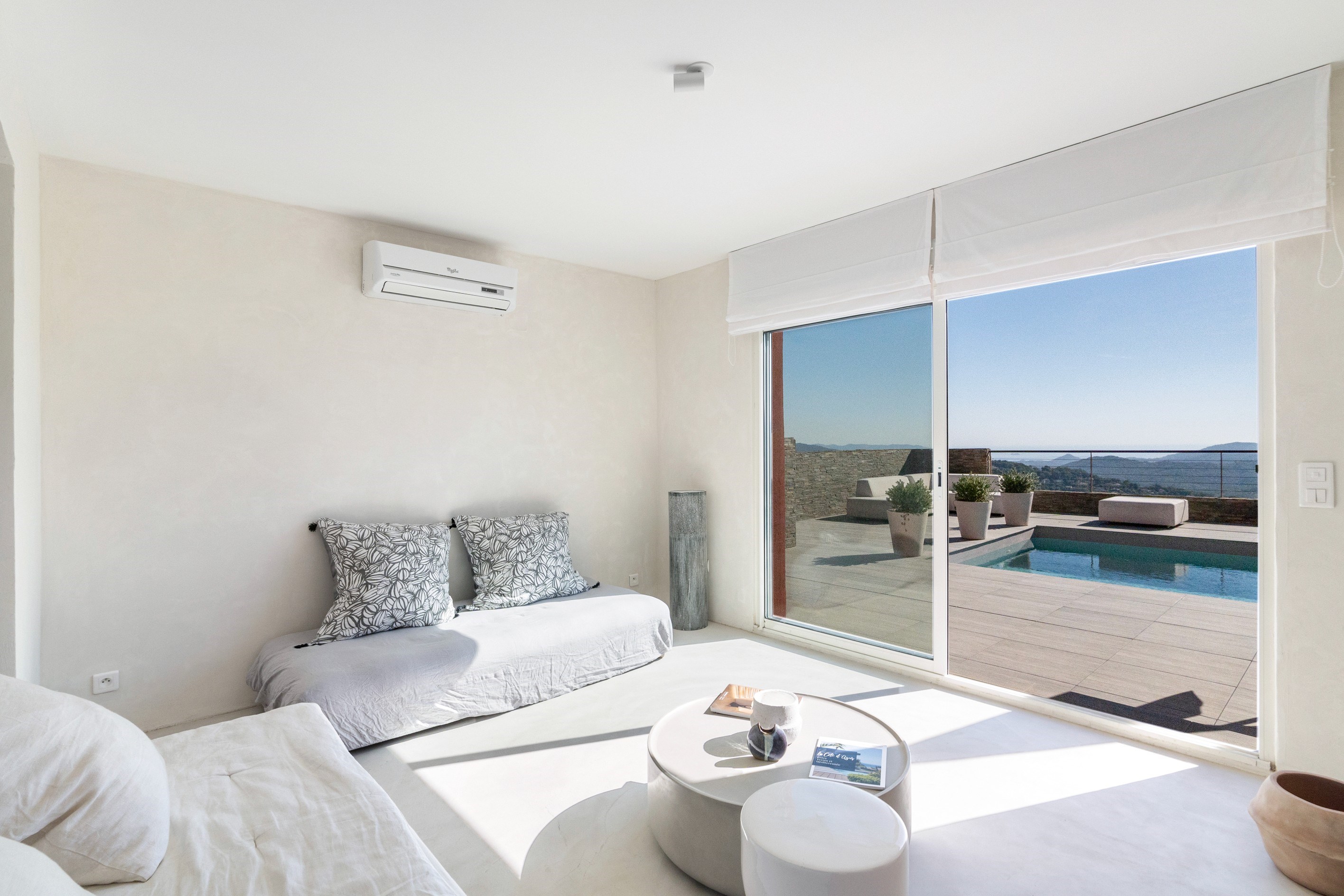  Villa for sale in Adrets-de-l’Estérel with sea view and pool, French Riviera - 物件實景