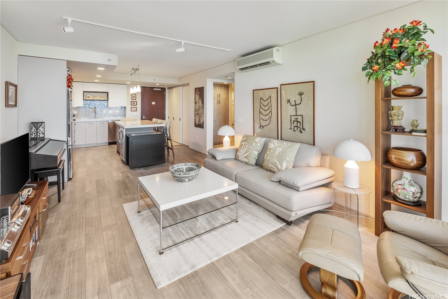Honolulu, Hawaii, 96813, United States, 1 Bedroom Bedrooms, ,1 BathroomBathrooms,Residential,For Sale,1828131