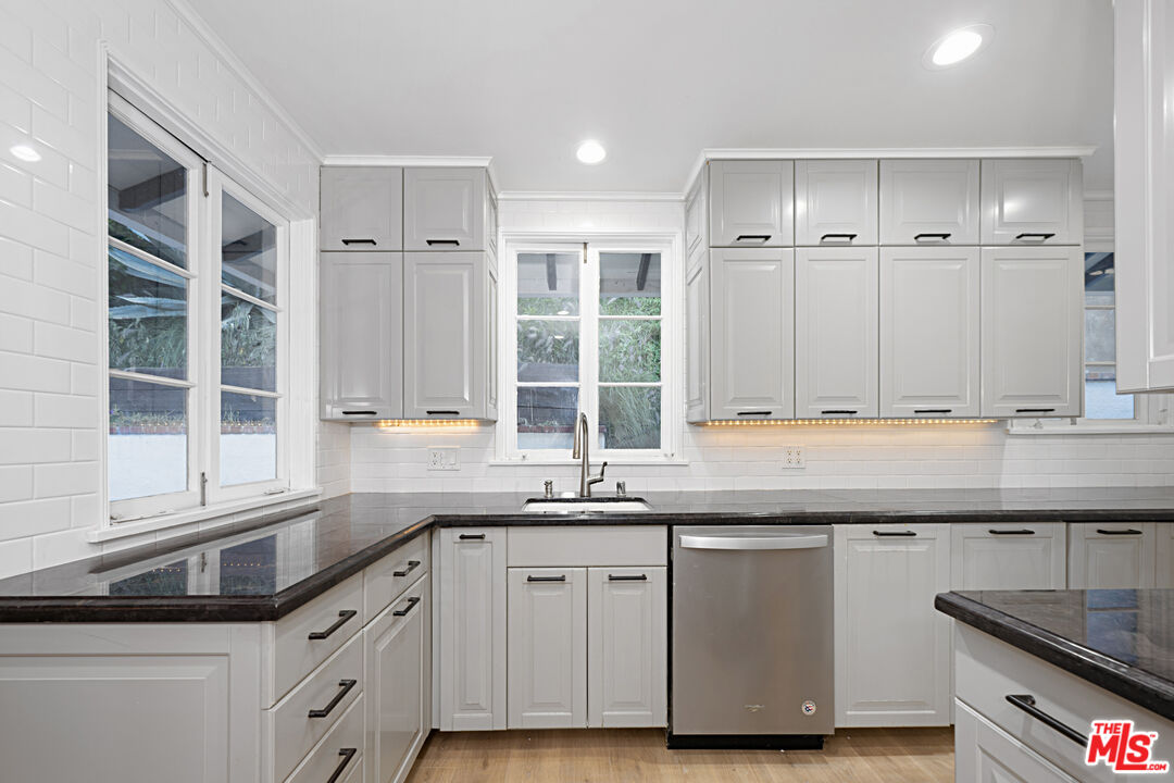 Los Angeles, California, 90046, United States, 3 Bedrooms Bedrooms, ,3 BathroomsBathrooms,Residential,For Sale,1838639