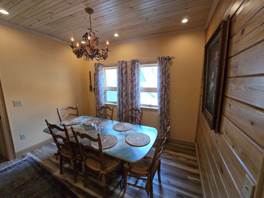 Lansing, North Carolina, 28643, United States, 2 Bedrooms Bedrooms, ,4 BathroomsBathrooms,Residential,For Sale,1914214