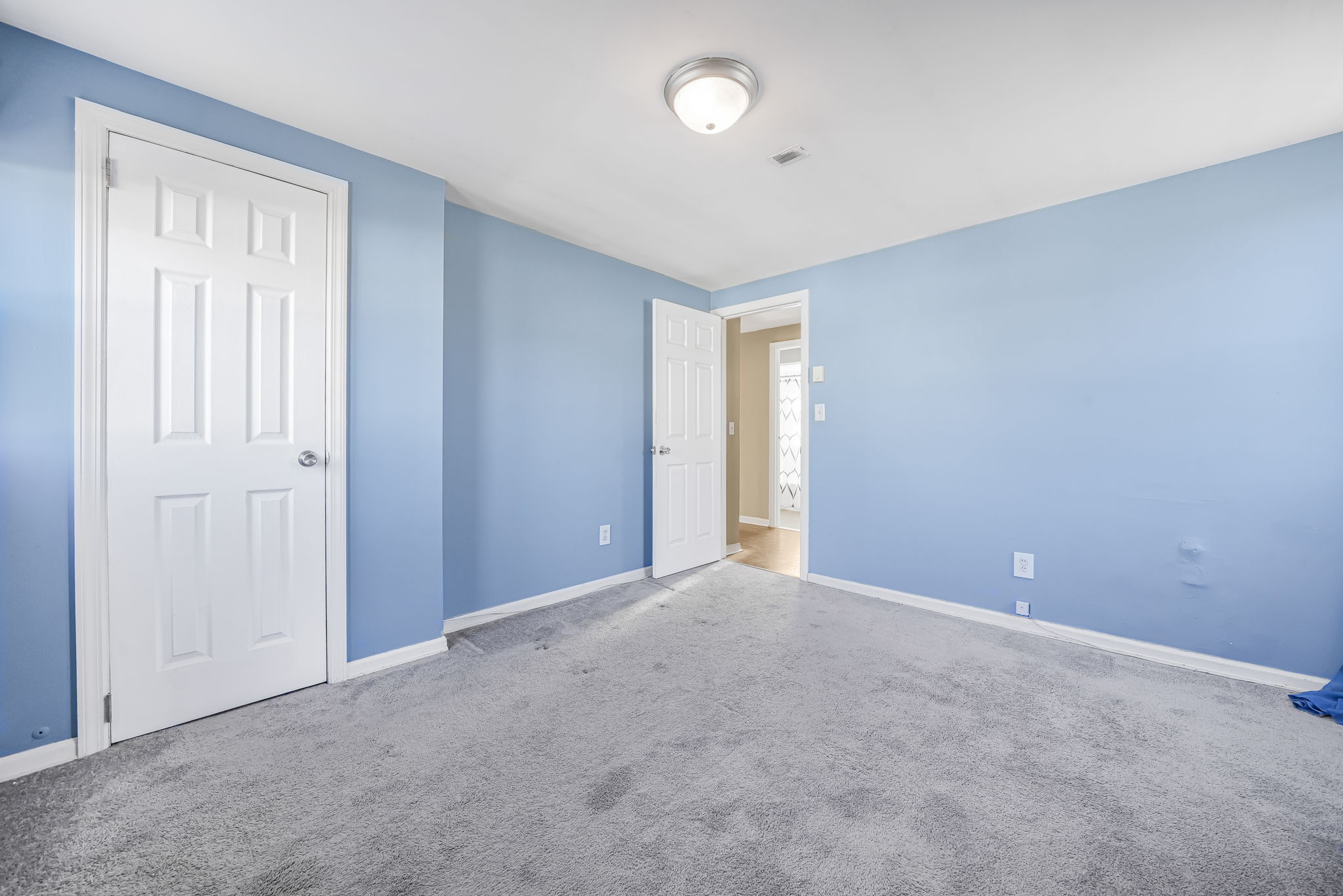 Elmwood Park, New Jersey, 07407, United States, 4 Bedrooms Bedrooms, ,2 BathroomsBathrooms,Residential,For Sale,2009645