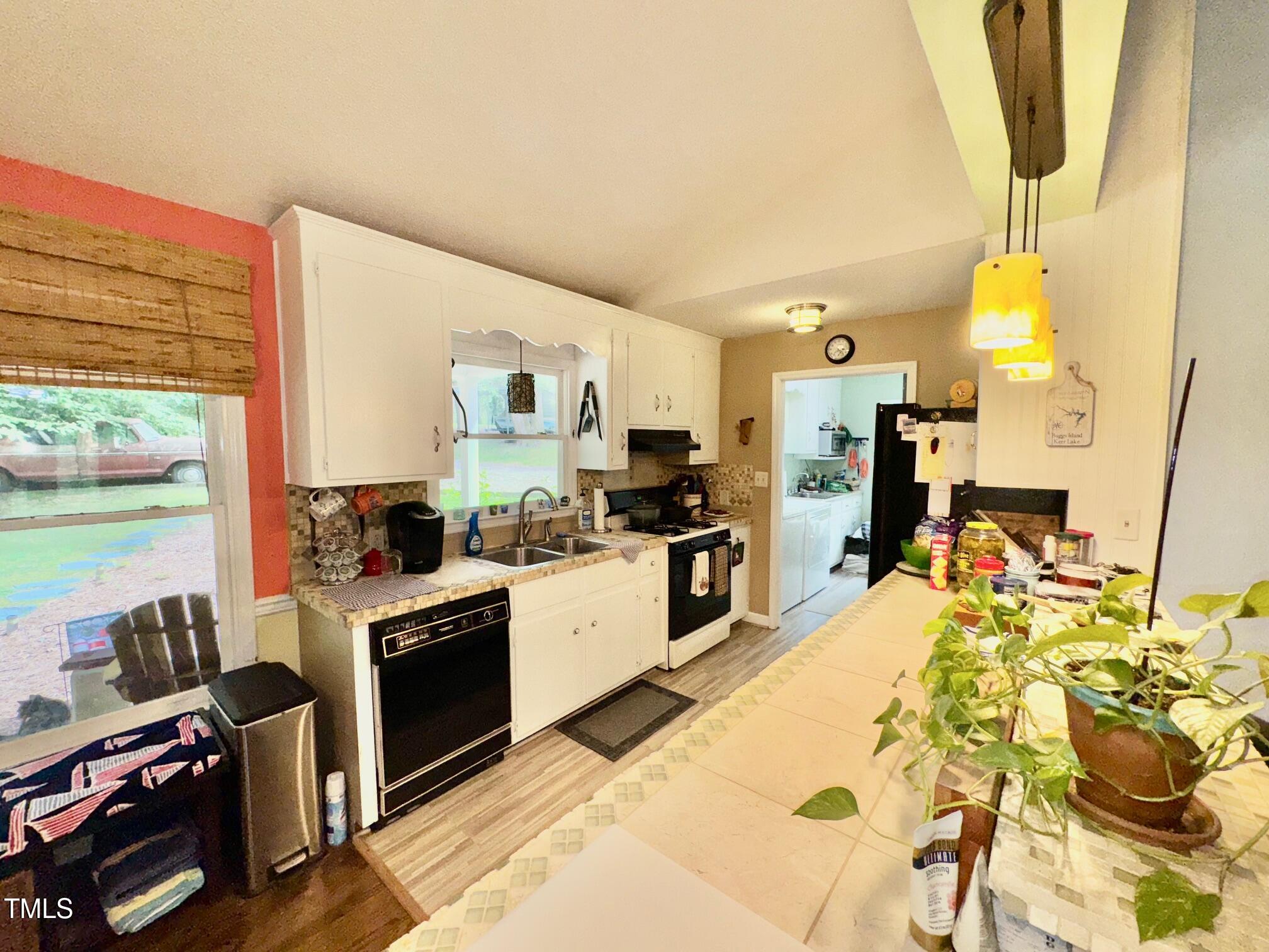 Henderson, North Carolina, 27537, United States, 3 Bedrooms Bedrooms, ,3 BathroomsBathrooms,Residential,For Sale,1848561