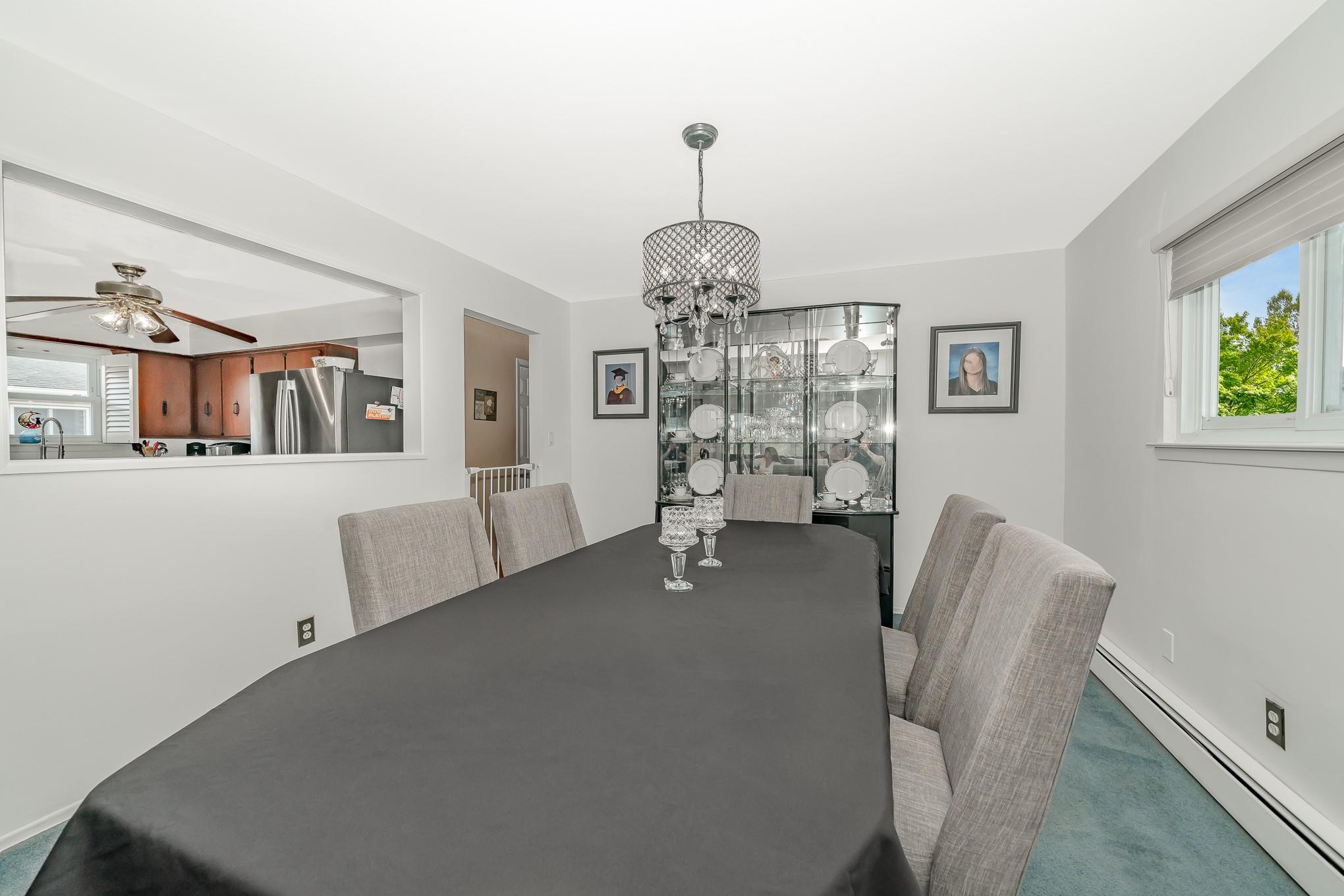 Franklin Square, New York, 11010, United States, 5 Bedrooms Bedrooms, ,2 BathroomsBathrooms,Residential,For Sale,1974579