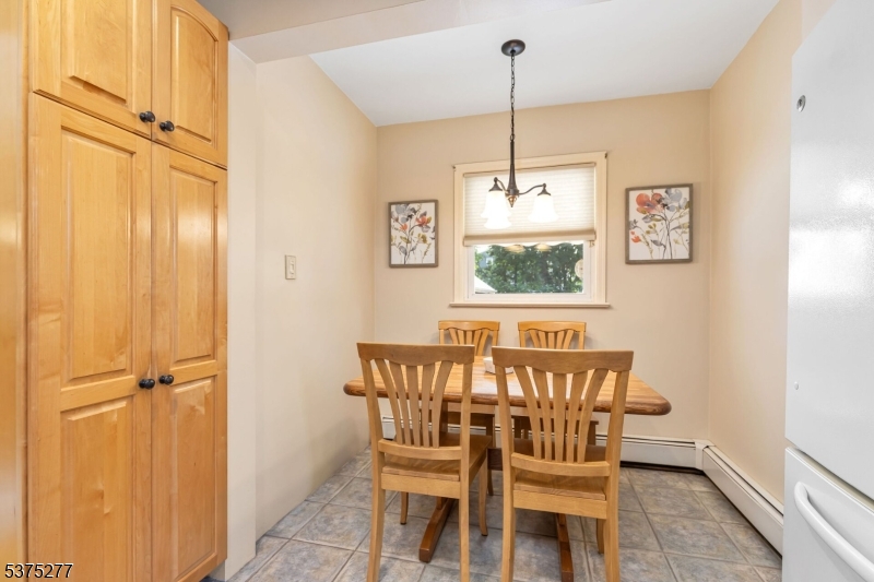 Garwood Boro, New Jersey, 07027, United States, 3 Bedrooms Bedrooms, ,2 BathroomsBathrooms,Residential,For Sale,1908282