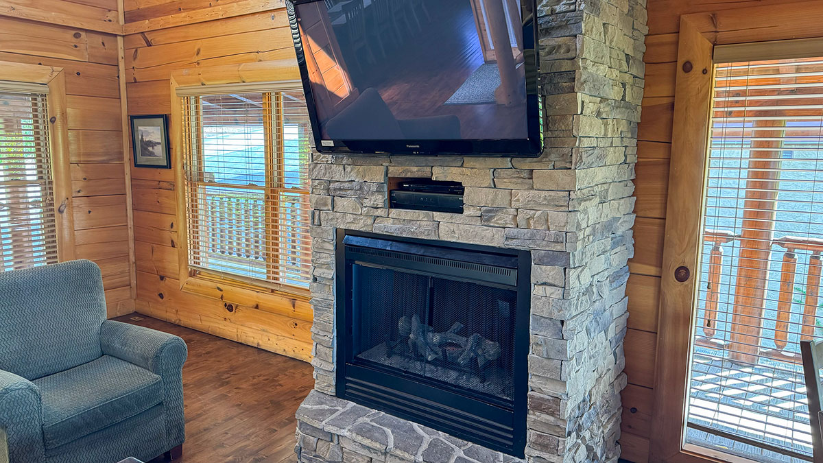 Sevierville, Tennessee, 37876, United States, 6 Bedrooms Bedrooms, ,7 BathroomsBathrooms,Residential,For Sale,1984488