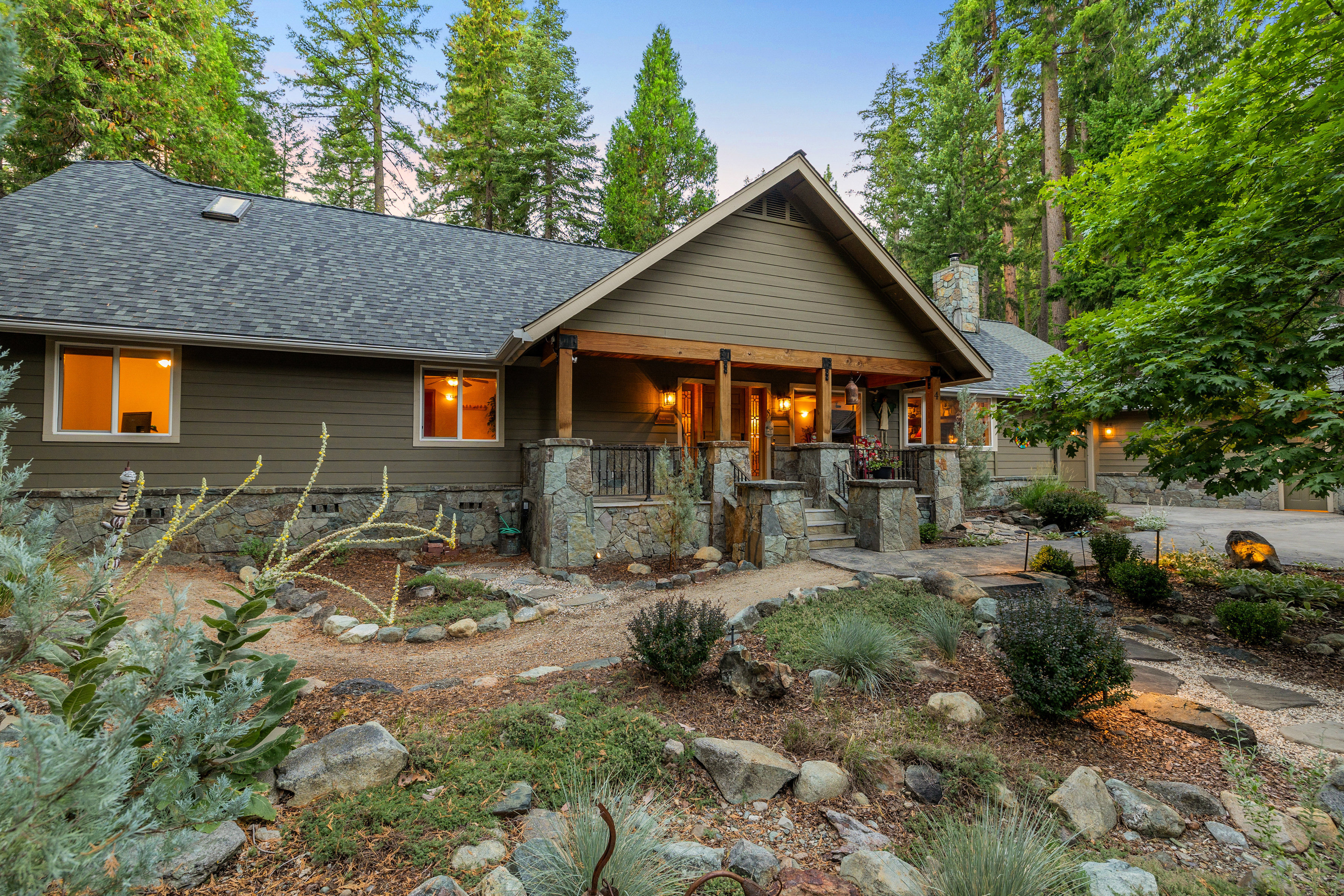  Luxury Mountain Retreat with Guest House on 1 Acre in the Heart of Graeagle - 物件實景