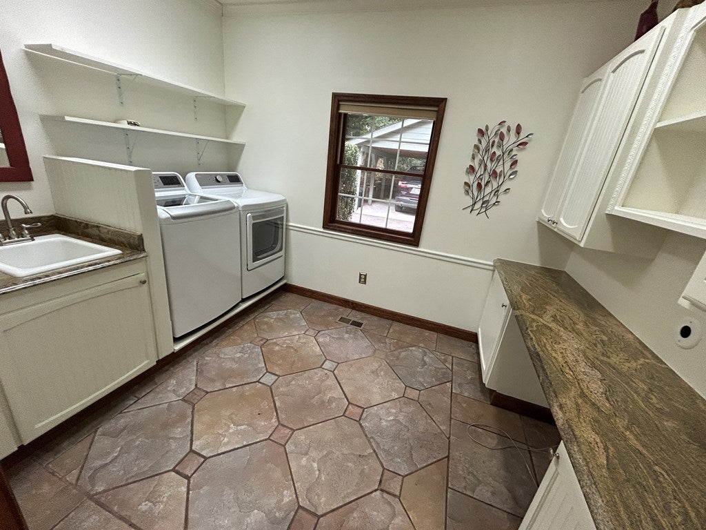Blue Ridge, Georgia, 30513, United States, 3 Bedrooms Bedrooms, ,4 BathroomsBathrooms,Residential,For Sale,1858948